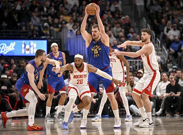 星空体育app-NBA｜约基奇低配版三双拿捏火箭，强强对话名不符实